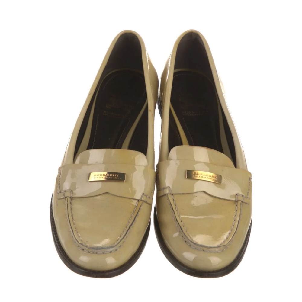 Burberry
Patent Leather Loafers 👞